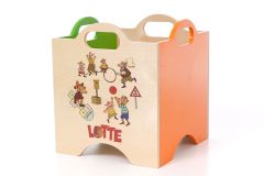 Mänguasjade kast Lotte mängib keksu